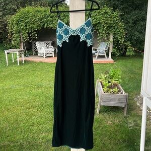 Emerald green velvet look maxi dress with crochet top - S